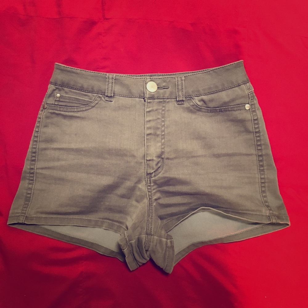 Grey cute shorts! Size 3